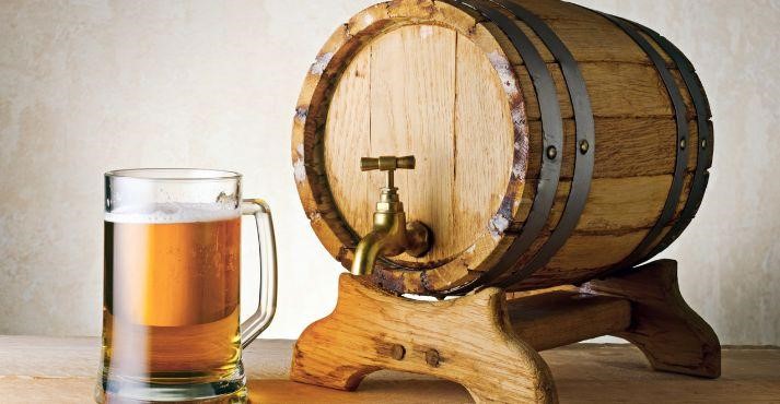 A-draft-beer-keg-and-glass